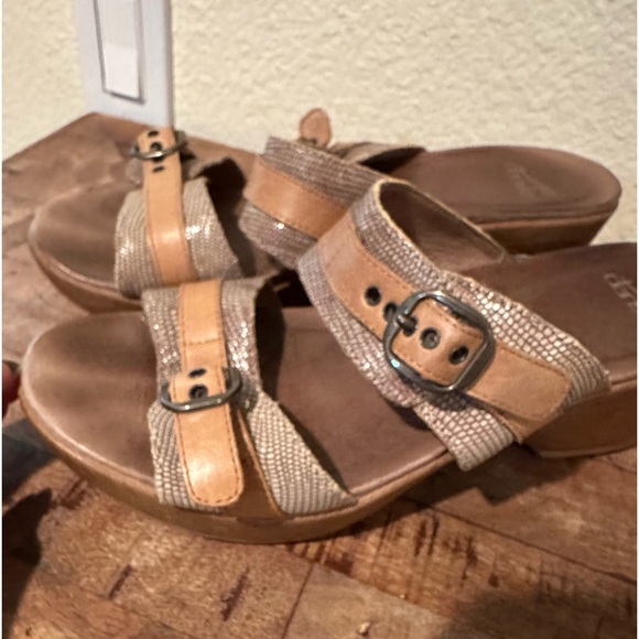 Dansko tan clog slides - Picture 3 of 6